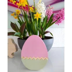 Osterei mit Zackenmuster aus Holz