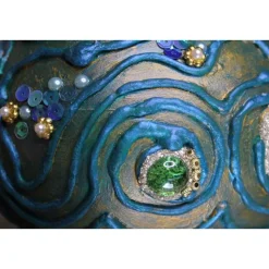 Osterei PETROL mit Acrylfarbe bemalt und mit Wolle und Schmucksteinen verziert Osterdeko Hängedeko großes Osterei