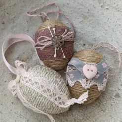 OSTEREIER * DEKO * VINTAGESTIL * LANDHAUSSTIL * ROSA/MAUVE/BEIGE * CA 6 - 6,5 CM  * JUTEBAND/DEKOBANDSPITZE