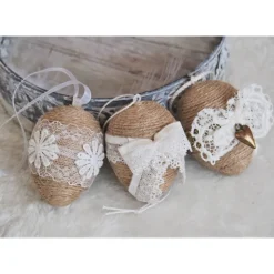 OSTEREIER * DEKO * VINTAGESTIL * LANDHAUSSTIL * CREMEWEISS/BEIGE/GOLDFARBEN * BAND/SPITZE * CA 6 CM