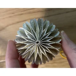 Ostereier aus Buchseiten Wabeneier Osterschmuck Osterdeko Upcycling