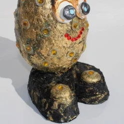 Osterfigur GOLDIE EIERMEIER witziges Ostergeschenk kleine Skulptur Deko-Ei Künstler-Ei Osterei