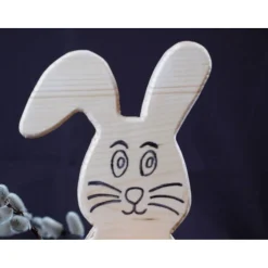 Osterhase aus Holz handgemacht – Rustikale Osterdeko, Unikat mit Ei & Puschel