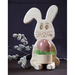 Osterhase aus Holz handgemacht – Rustikale Osterdeko, Unikat mit Ei & Puschel