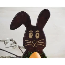 Osterhase aus Holz handgemacht – Rustikale Osterdeko, Unikat mit Ei & Puschel