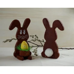 Osterhase aus Holz handgemacht – Rustikale Osterdeko, Unikat mit Ei & Puschel