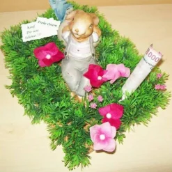 Osterhase im Gras als Geschenkdekoration – Geldgeschenk Ostern – Ostereier Deko – Tischdeko Hase mit Wunschtext