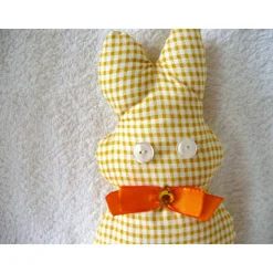 Osterhase in Gelb-beige-Caro handgemacht von Hobbyhaus