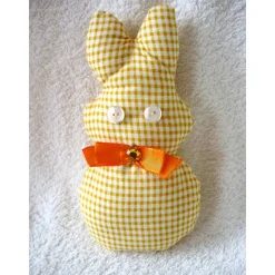 Osterhase in Gelb-beige-Caro handgemacht von Hobbyhaus