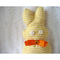 Osterhase in Gelb-beige-Caro handgemacht von Hobbyhaus