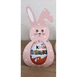 Osterhase mit Überraschungsei