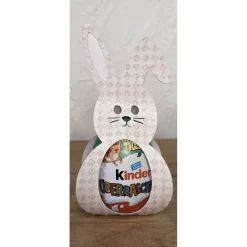 Osterhase mit Überraschungsei