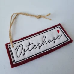 "Osterhase"-Geschenkanhänger aus Filz in WEINROT, von he-ART by helen hesse