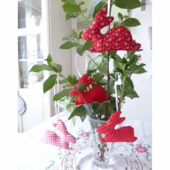 Osterhasen, Hängehasen,  ro,t echte Handarbeit, genäht, Unikate, Osterdeko