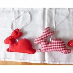 Osterhasen, Hängehasen,  ro,t echte Handarbeit, genäht, Unikate, Osterdeko