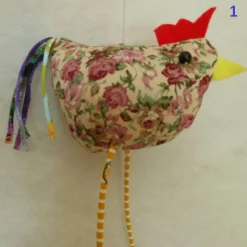 Osterhuhn Türhänger Frühlingsdeko – Handgemachte Deko aus Baumwolle, Jersey & Filz, 12x8x8cm