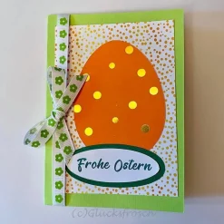 Osterkarte grün mit orangefarbenem Osterei, Schleife & Umschlag – frühlingshafte Faltkarte