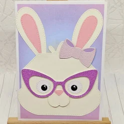 Osterkarte Häsin mit pinker Glitzerbrille und Umschlag – Stilvolle Ostergrußkarte