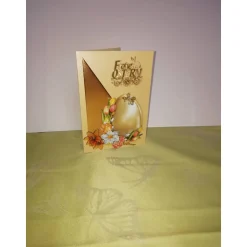 Osterkarte in beige mit einem grossen Osterrei