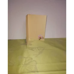 Osterkarte in rosa mit einem Osterkorb