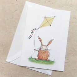 Osterkarte, Klappkarte DinA 6 mit Umschlag, kleiner Hase mit gelbem Drachen