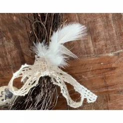 OSTERKRANZ AUS FEINEN REBEN MIT WACHTELEIERN UND ZARTEN FEDERN