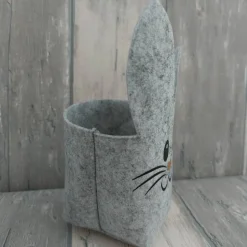 Osterkörbchen aus Filz mit Hasengesicht