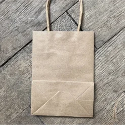 Papiertüten mit Osterhasenmotiv