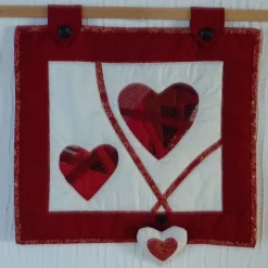 Patchwork kleiner Wandbehang Herz mit Reagenzglas für Valentin oder Muttertag