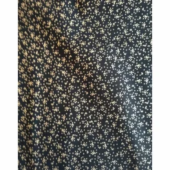 Patchworkstoff - Schwarzer Weihnachtsstoff mit feinen, kleinen Goldpünktchen Northcott Studio