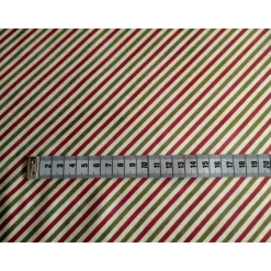 Patchworkstoff Christmas Cats von Jason Yenter – diagonale Streifen in Grün & Rot, 100% Baumwolle