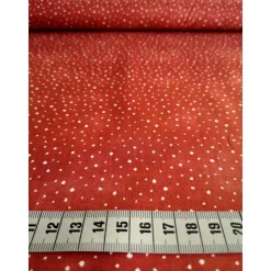 Patchworkstoff Rot mit weißen Schneeflocken – Christmas Cats von Jason Yenter, 100% Baumwolle, 110cm breit