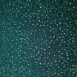 Patchworkstoff Star Springle, beiger Quiltstoff mit kleinen Herzen, Sternchen und Pünktchen.