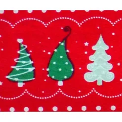 Patchworkstoff Tante Ema weihnachtliche Tannenbäume auf rotem Hintergrund