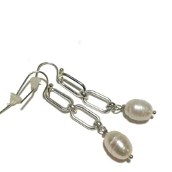 Perlenohrringe Barockperlen weiß handgemacht an Gliederkette Tropfenohrringe modern Geschenk