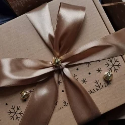 Personalisierbare Geschenkbox mit handgegossenen Sojawachskerzen – Minimalistisch