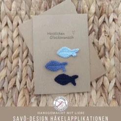 Personalisierbare Glückwunschkarte Taufe, Kommunion & Firmung – Handgemachte Klappkarte mit gehäkelten Fischen & Umschlag