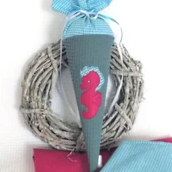 Personalisierbare Schultüte Seepferdchen – Kleine Geschwistertüte für Einschulung & KiTa mit Name, Blau Türkis, 50cm
