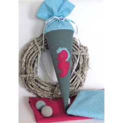 Personalisierbare Schultüte Seepferdchen – Kleine Geschwistertüte für Einschulung & KiTa mit Name, Blau Türkis, 50cm