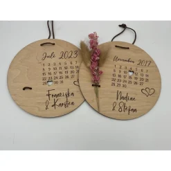 Personalisierbares Hochzeitsgeschenk aus Birkenholz mit Kalender & Trockenblumen – Unvergessliche Erinnerung