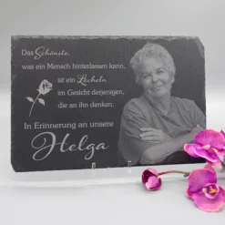 Personalisierte 30 x 20 cm Schiefertafel mit Gravur als Gedenkstein – Gravurschmuck mit Foto und Wunschtext