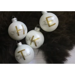 Personalisierte Christbaumkugeln mit Namen – Glas, 6 cm, verschiedene Farben