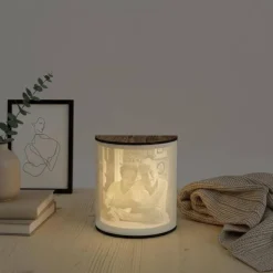 Personalisierte 3D Lithophan Lampe mit LED & Altholzrahmen – Dein Foto als leuchtendes Unikat – Handmade Nachttischlampe Geschenk