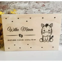Personalisierte Erinnerungskiste für Babys - Tiergruppe Safari  - Personalisiert mit Name & Datum - Holzbox
