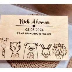 Personalisierte Erinnerungskiste für Babys - Safari-Tiermotiv - mit Name und Datum personalisiert.