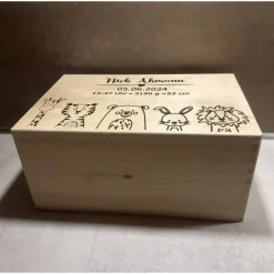 Personalisierte Erinnerungskiste für Babys - Safari-Tiermotiv - mit Name und Datum personalisiert.