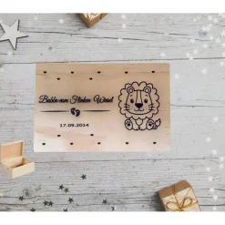 Personalisierte Erinnerungskiste für Babys - Safari-Tiergruppe Löwe - Mit Name und Datum personalisiert