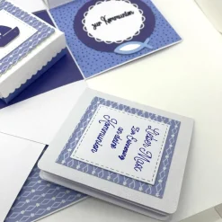 Personalisierte Explosionsbox zur Kommunion, Konfirmation, Taufe oder Geburt – Handgemachtes Geschenk mit Bibel-Schachtel (blau/weiß)