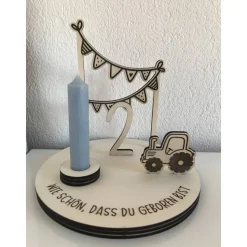 Personalisierte Geburtstagsteller aus Holz mit Traktor-Motiv – Nachhaltig & Einzigartig