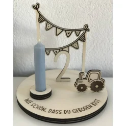 Personalisierte Geburtstagsteller aus Holz mit Traktor-Motiv – Nachhaltig & Einzigartig